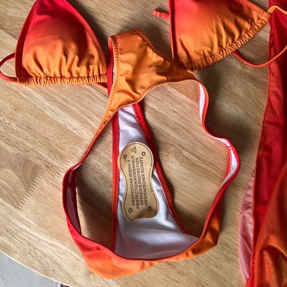 Three-Piece Ombre Bikini Set with a Mini Skirt - Picture 4 of 4